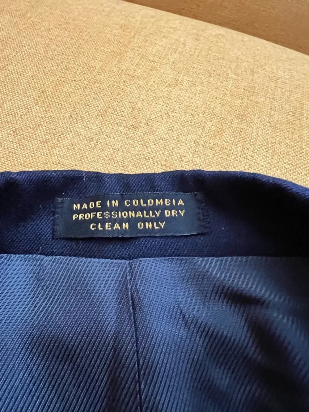 Oscar de La Renta vintage 💯 wool lined single breasted navy blue blazer.